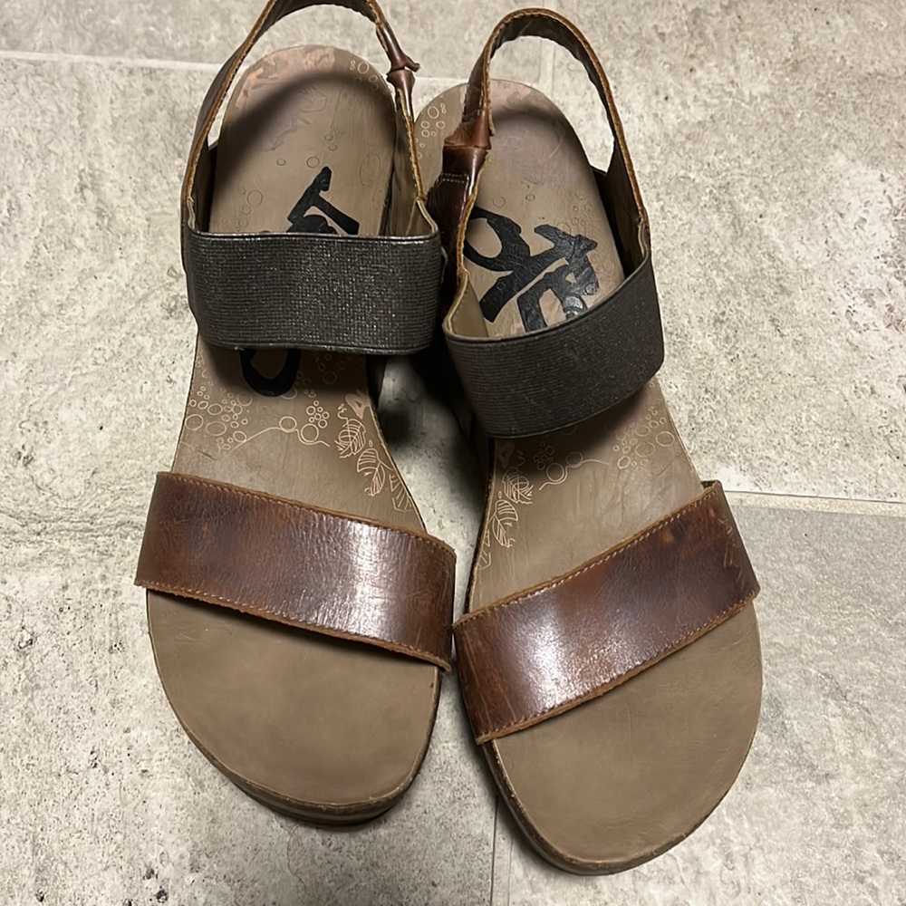 OTBT wedge leather sandals size 9 Excellent condition
